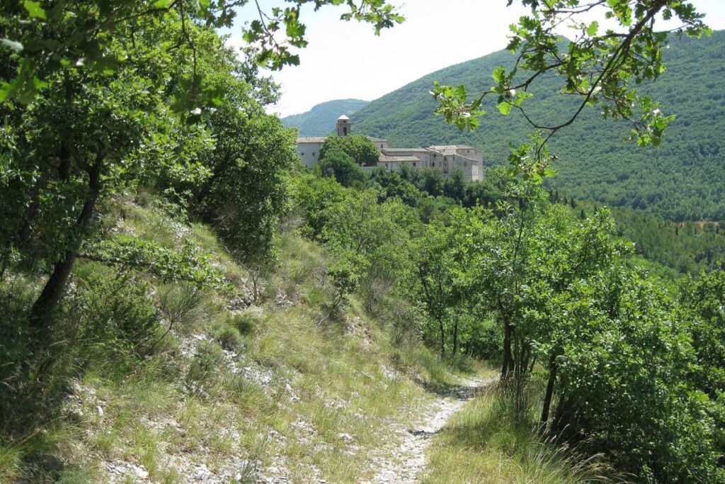 L'inizio del percorso chiamato "Sentiero del Papa" che conduce alla Forre di Valle Scappuccia